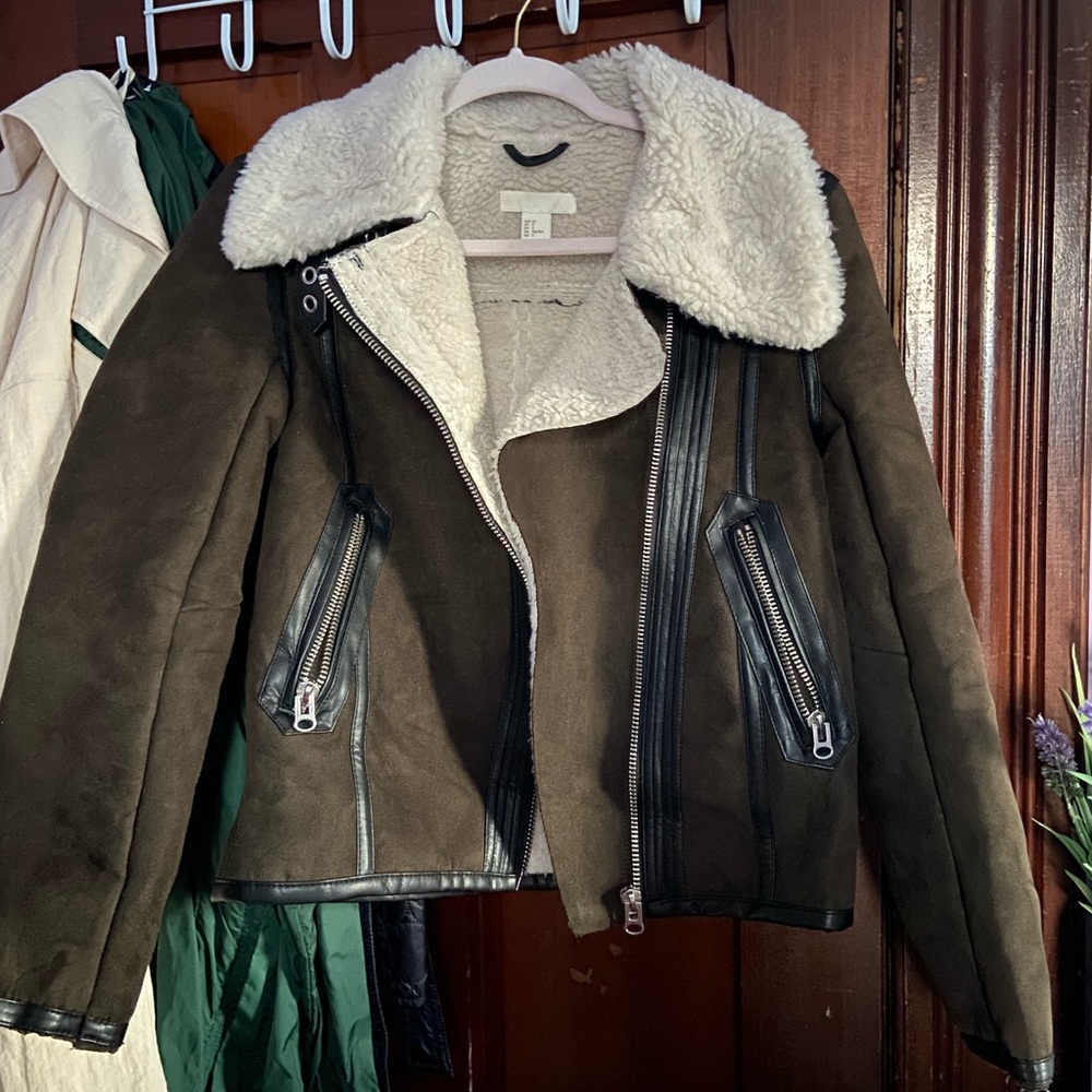 H&M - Green & Cream Faux Suede & Sherpa Jacket (2)